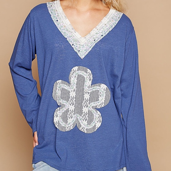 Pol Clothing Blue Lace Flower Patch Relaxed Fit Long Sleeve V Neck Top Size S-L - Picture 2 of 10